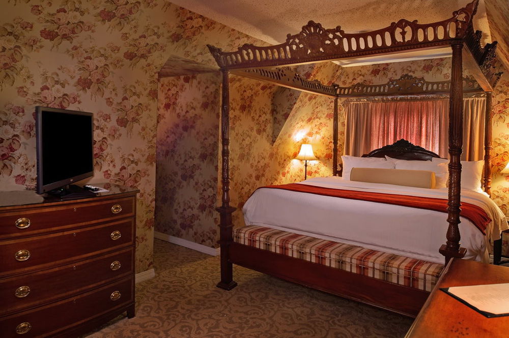 Seven Gables Inn, St Louis West, A Tribute Portfolio Hotel Clayton Habitación foto