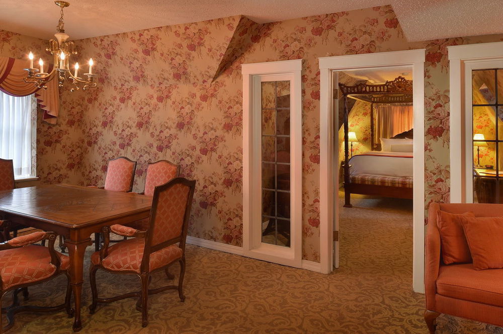 Seven Gables Inn, St Louis West, A Tribute Portfolio Hotel Clayton Habitación foto